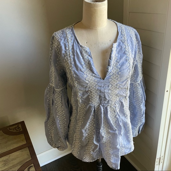 Gap size M eyelet embroidery blue white top V neck full sleeves waist emphasis - Picture 1 of 4